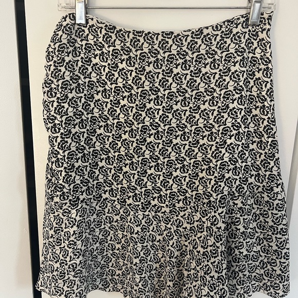 ALC Farrow Silk Mini Skirt Flounce Floral Print White Black Womens 4 NWT - Picture 4 of 4